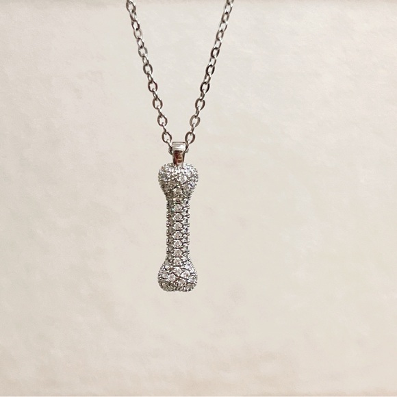 ✨ cute sparkly all clear stones bone 🦴 necklace - Picture 5 of 10